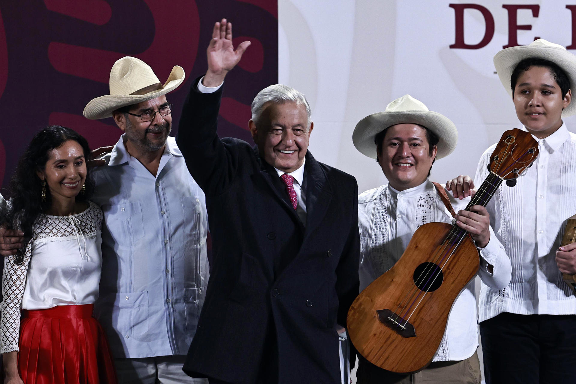 “Me voy satisfecho, me dediqué a servir al pueblo”: López Obrador