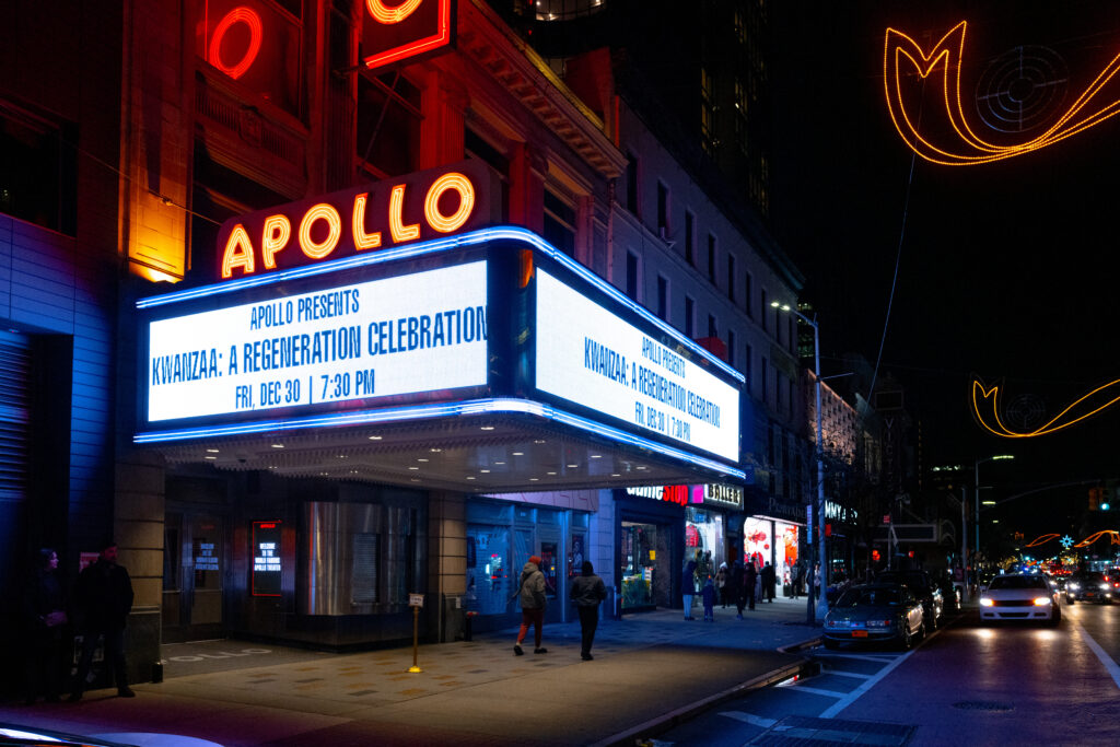 #FOTOS La magia de las festividades en Nueva York - apollo-harlem-nyc-photo-mark-warner-1024x683