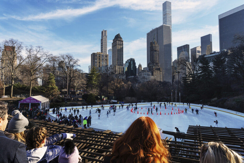#FOTOS La magia de las festividades en Nueva York - central-park-ice-rink-manhattan-nyc-photo-billy-hickey-1024x683