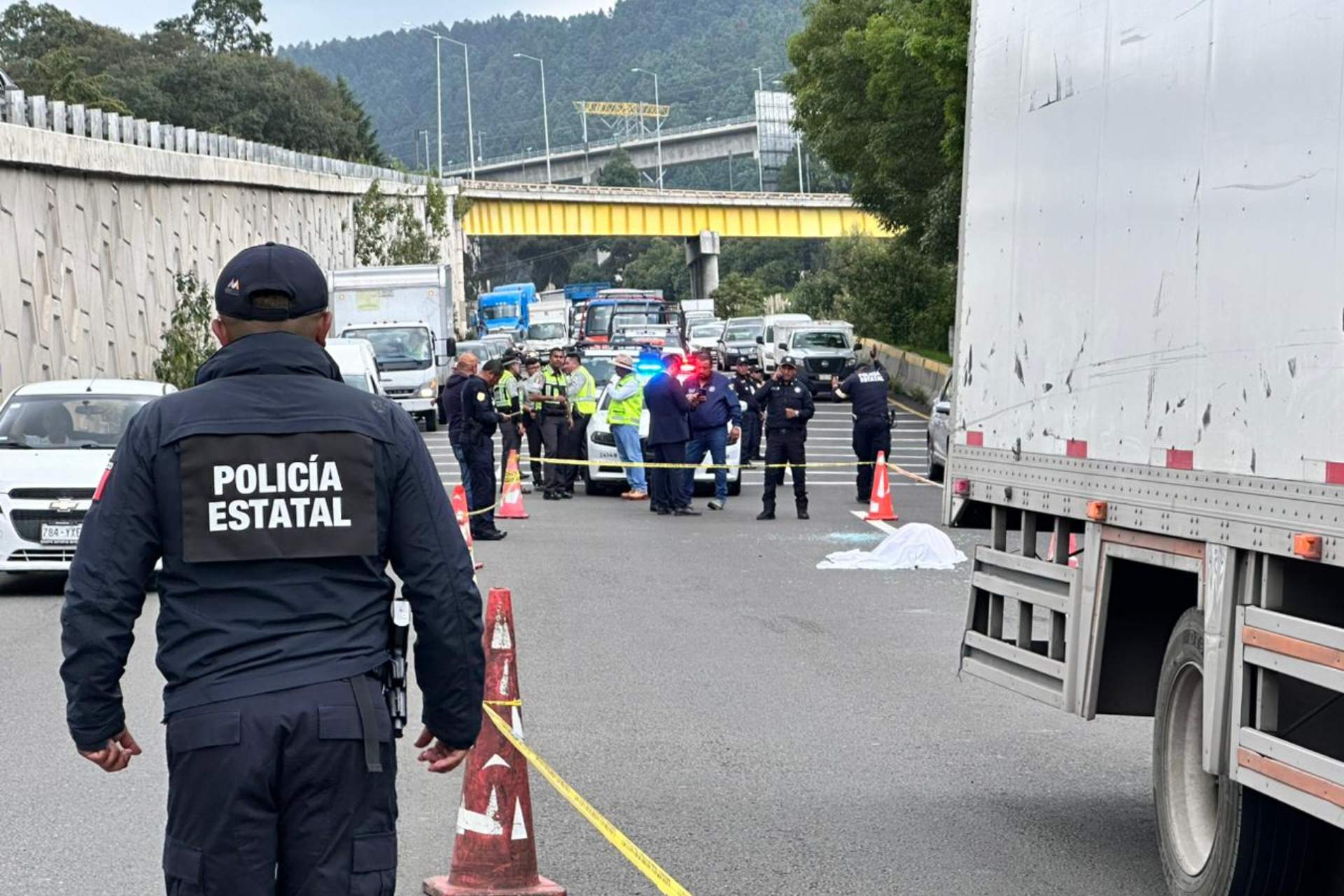 Matan a conductor de camión en la carretera México-Toluca Matan a conductor de camión en la carretera México-Toluca