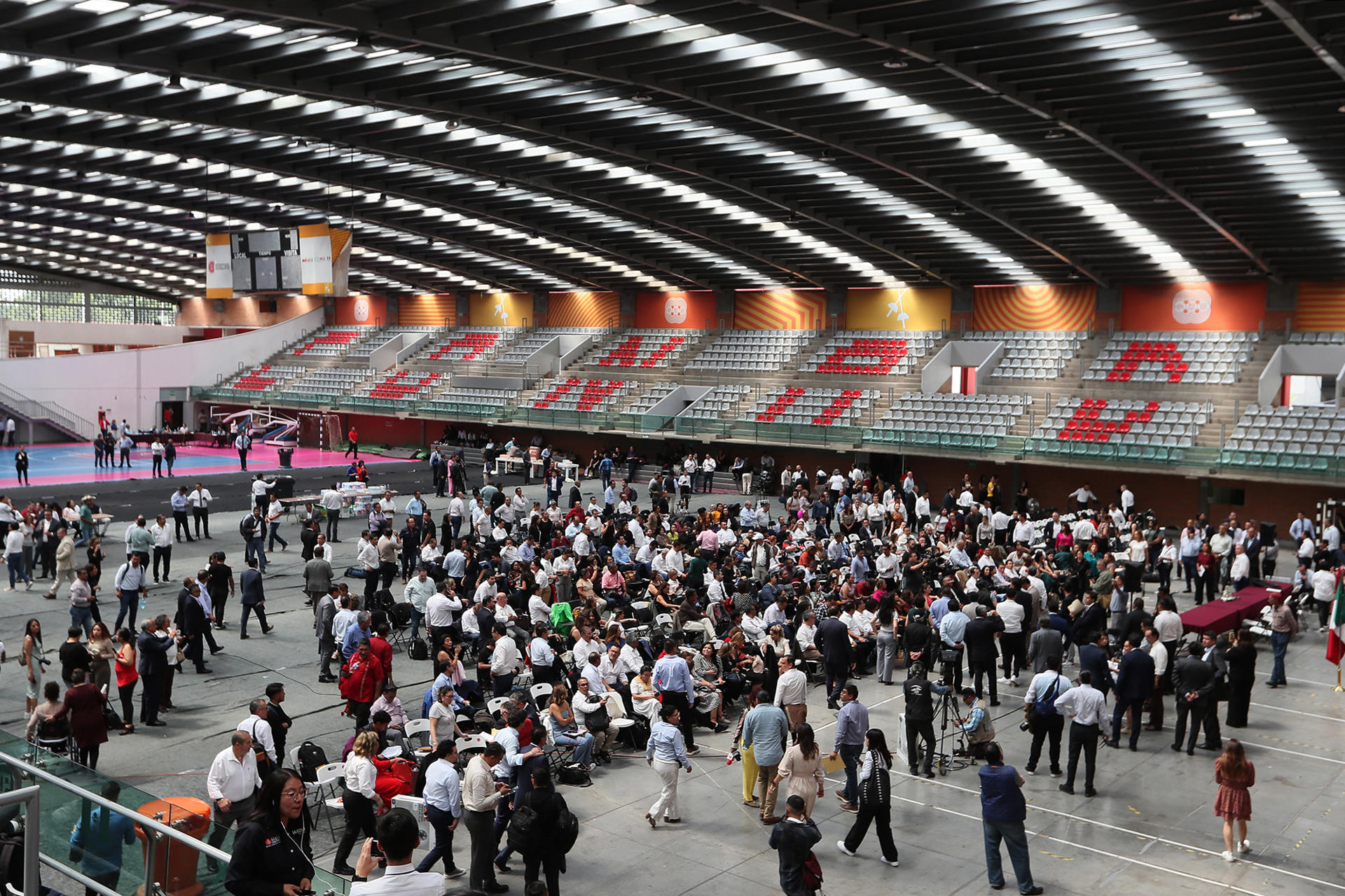 “PRI y PAN lo hicieron”: AMLO defiende que diputados aprobaran reforma al Poder Judicial en sede alterna
