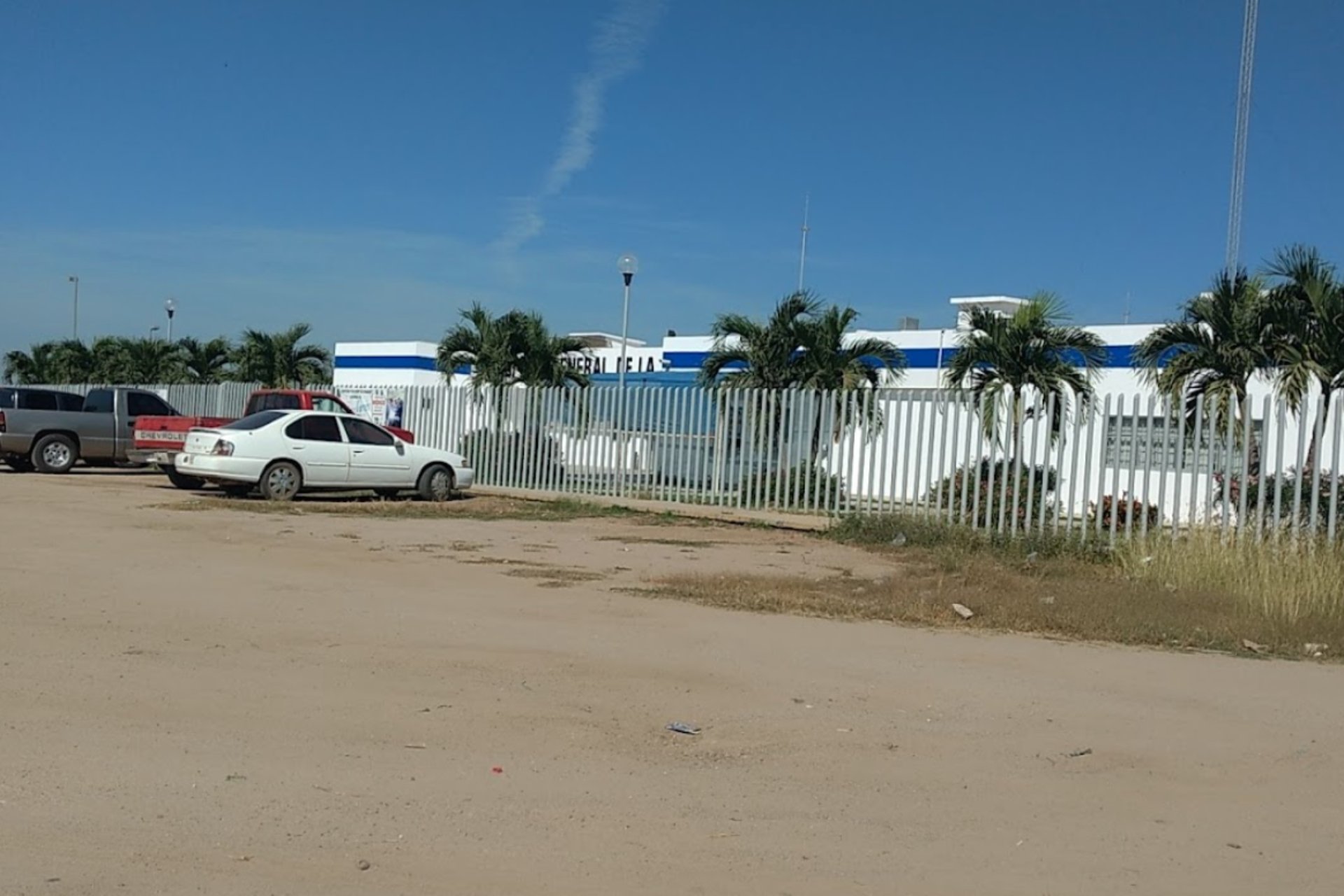 Comando se lleva a tres heridos de bala de un hospital en Sinaloa Comando se lleva a tres heridos de bala de un hospital en Sinaloa