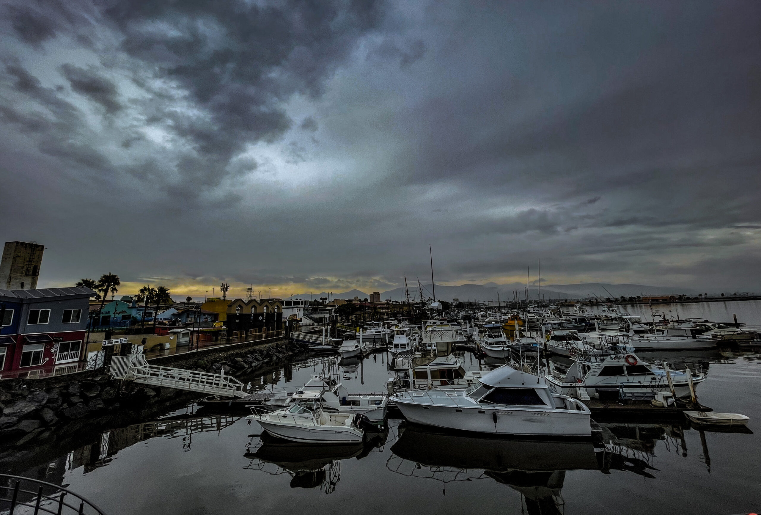 “Ileana” roza costas de Baja California Sur y va al golfo de California