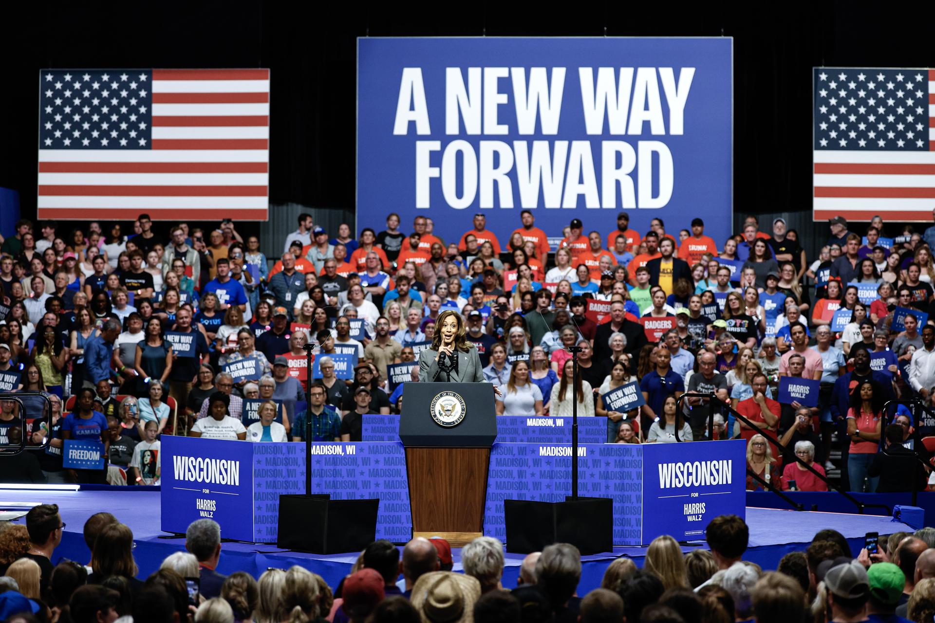 Investigan un aparente tiroteo en la oficina de campaña de Harris en Arizona