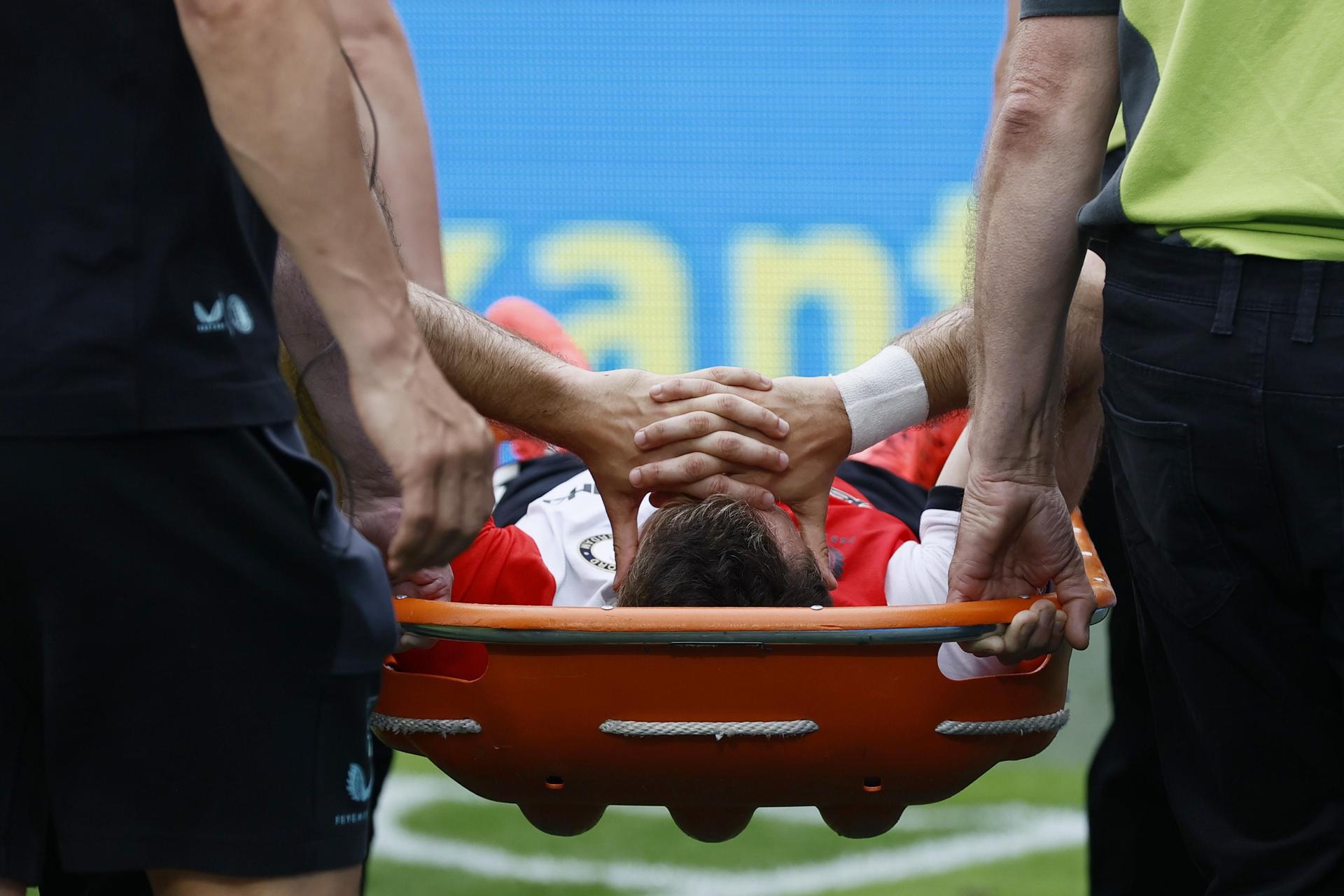 Santiago Giménez estará tres meses fuera de las cancha por lesión