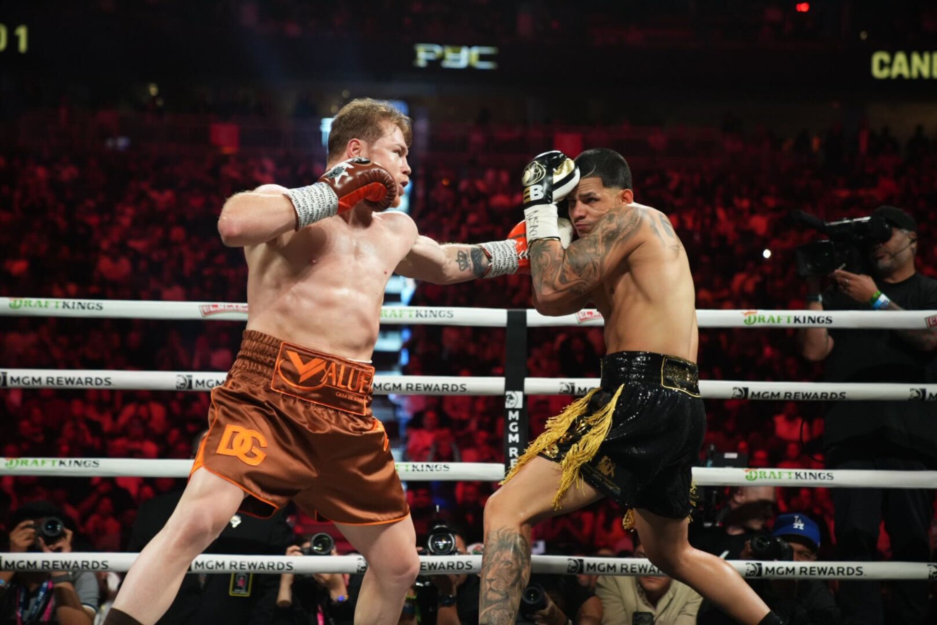 ‘Canelo’ Álvarez gana por decisión unánime a Berlanga en la noche mexicana de Las Vegas ‘Canelo’ Álvarez gana por decisión unánime a Berlanga en la noche mexicana de Las Vegas