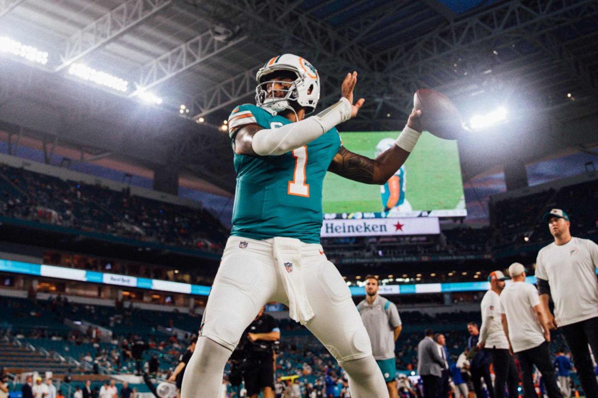 Tua Tagovailoa supera el protocolo de conmoción y puede jugar con los Dolphins