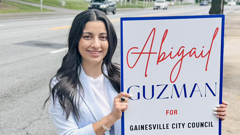 Mexicana hace historia como primera latina concejala en la ‘Capital mundial del pollo’ Mexicana hace historia como primera latina concejala en la ‘Capital mundial del pollo’