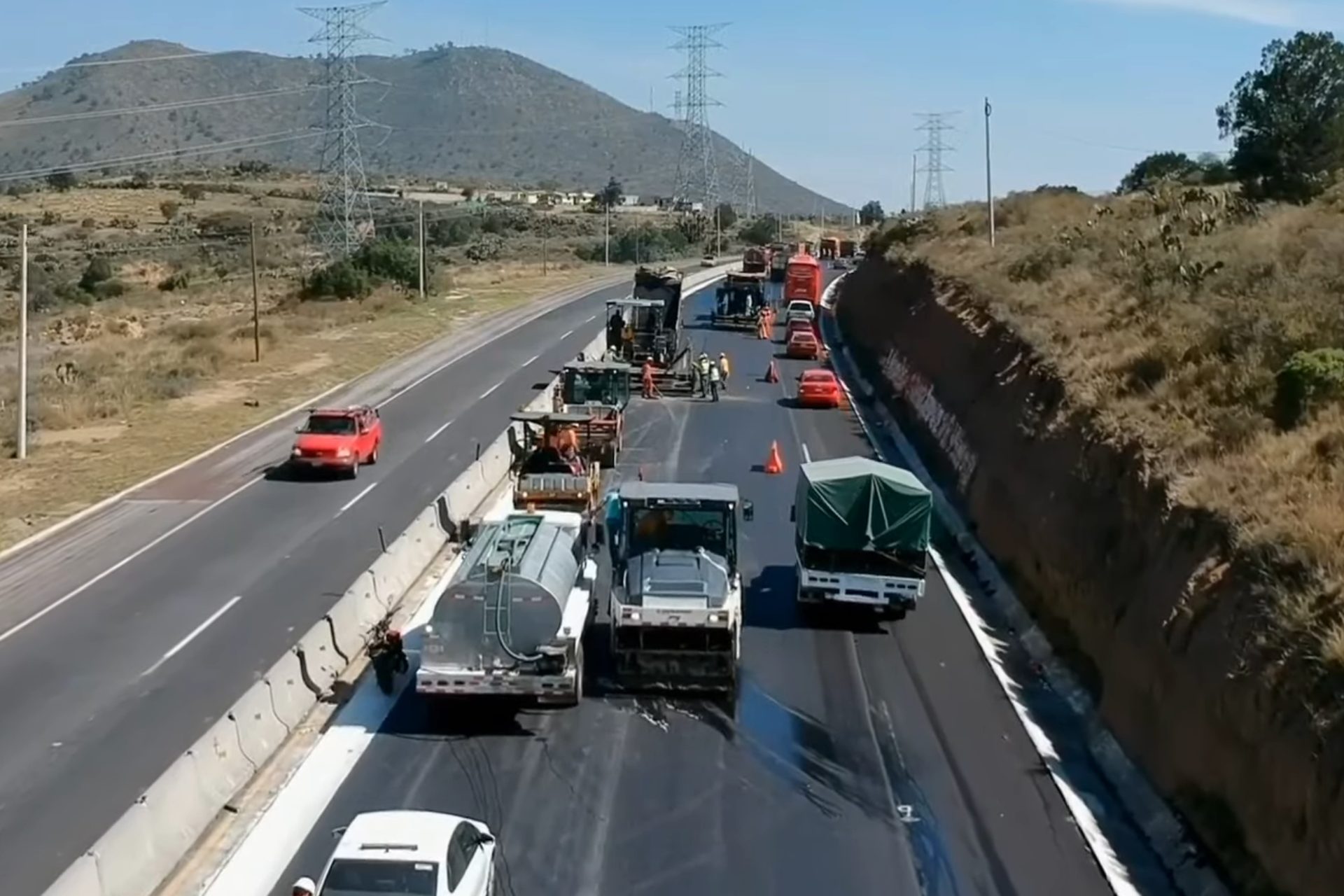 Gobierno anuncia ‘Bachetón’, para tapar baches en carreteras federales Gobierno anuncia ‘Bachetón’, para tapar baches en carreteras federales