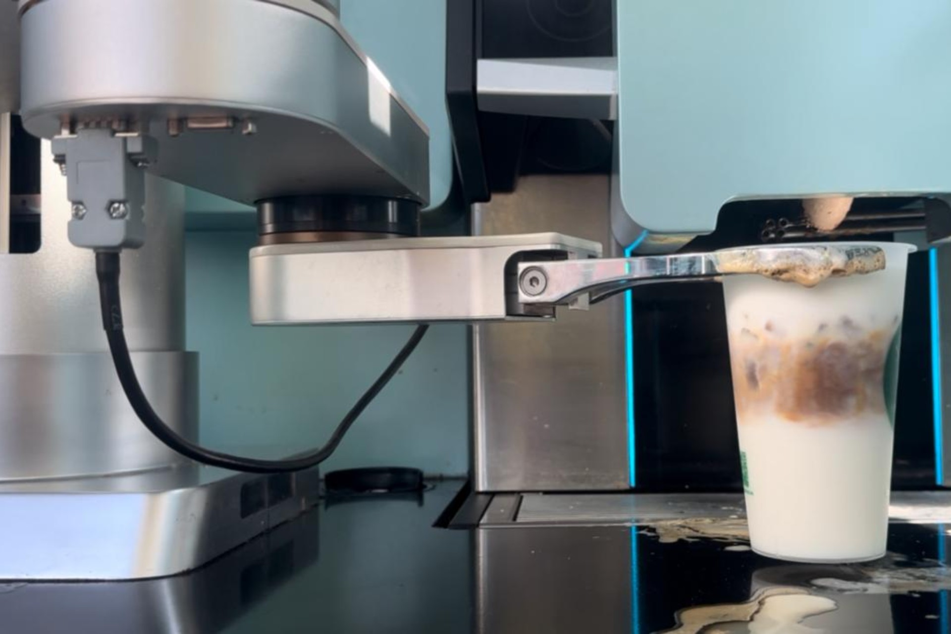 Descubre la nueva era del café con el revolucionario robot barista Descubre la nueva era del café con el revolucionario robot barista