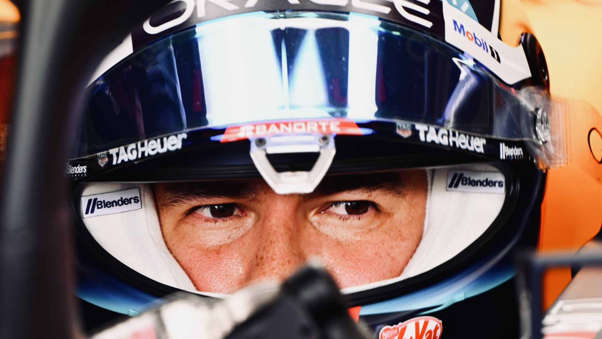Checo Pérez pide a Red Bull automóvil con mejoras para ganar el título de constructores