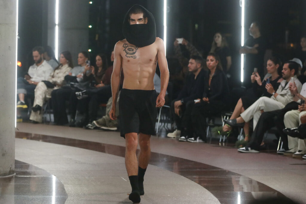 #FOTOS Maluma lanza su marca de ropa con estilo futurista - feab4e6c5c89b307b928a6f793621ca590ff3193w-1024x683