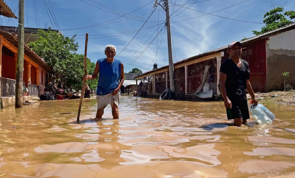 ‘John’ dejó bajo el agua a Las Tunas; habitantes lo perdieron todo ‘John’ dejó bajo el agua a Las Tunas; habitantes lo perdieron todo