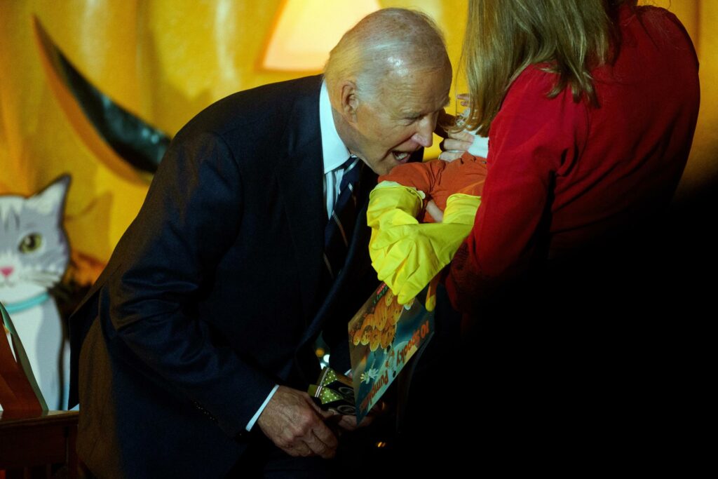 Joe Biden y su esposa Jill celebran su último Halloween en la Casa Blanca - joe-biden-y-su-esposa-jill-celebran-su-ultimo-halloween-en-la-casa-blanca-2-1024x683