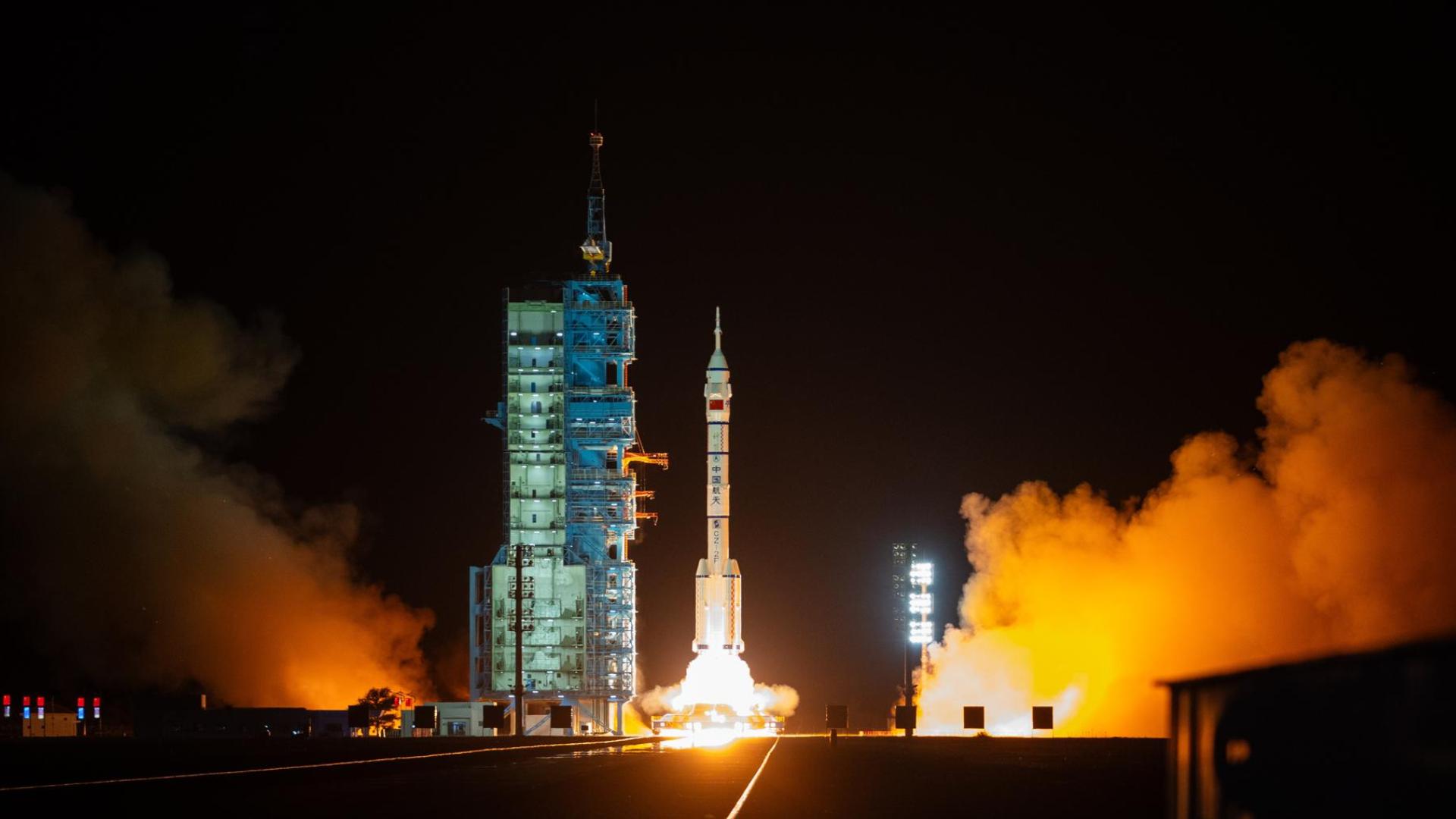 China pospone el regreso de la misión tripulada Shenzhou-20 por posible impacto espacial