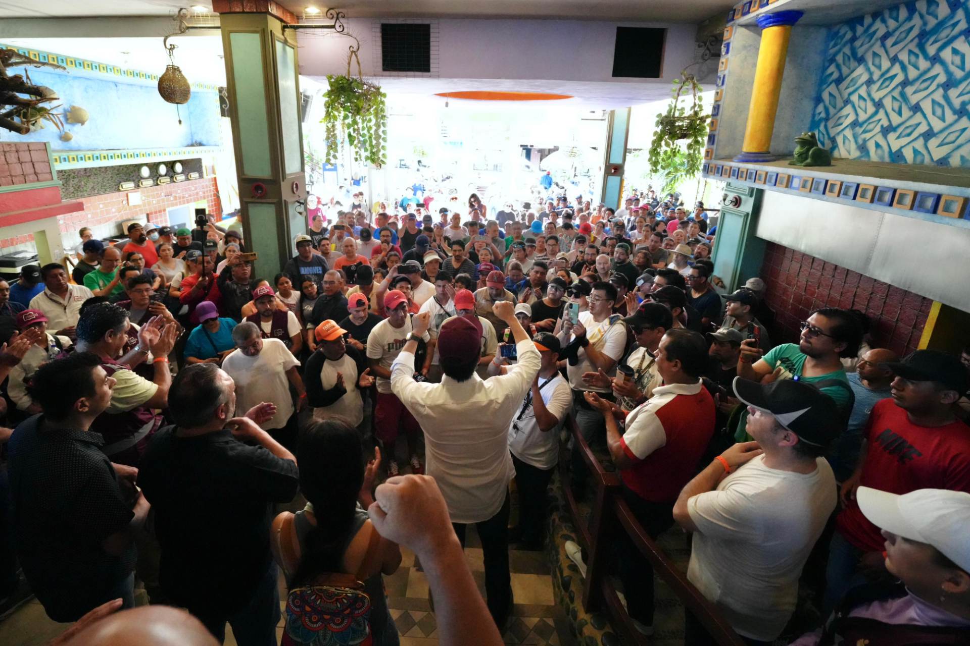 SEP despliega personal para apoyar en labores de limpieza de escuelas afectadas por “John” en Acapulco