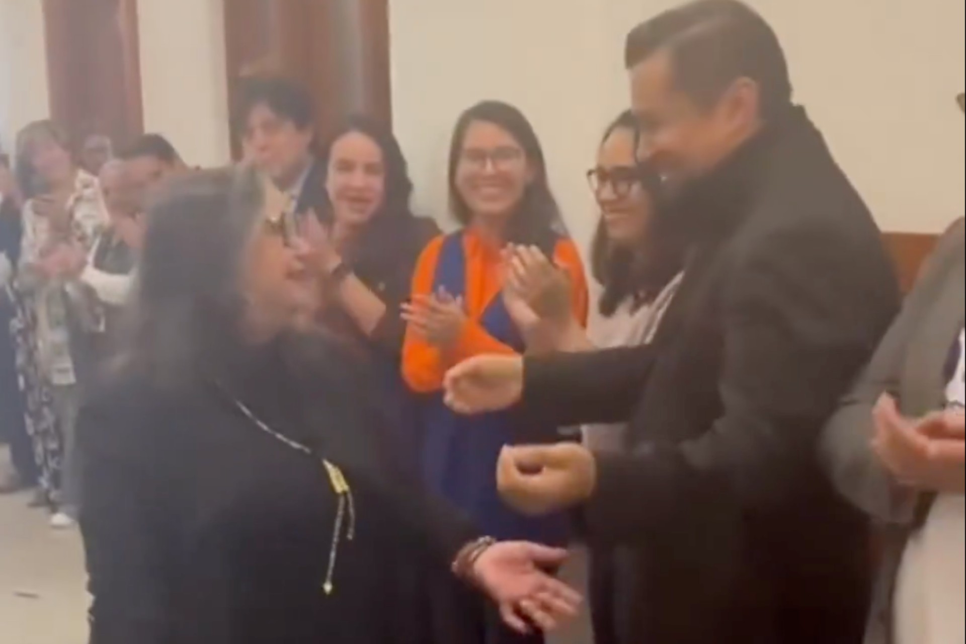 Trabajadores de la Corte reciben con aplausos a ministra Norma Piña tras renunciar al cargo