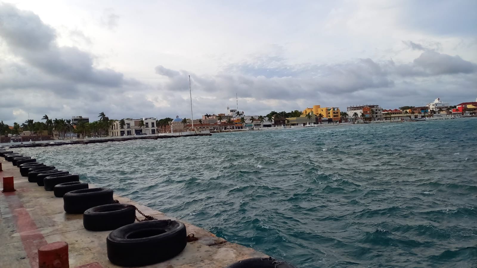 Levantan ‘ley seca’ en Quintana Roo tras alejamiento de ‘Milton’