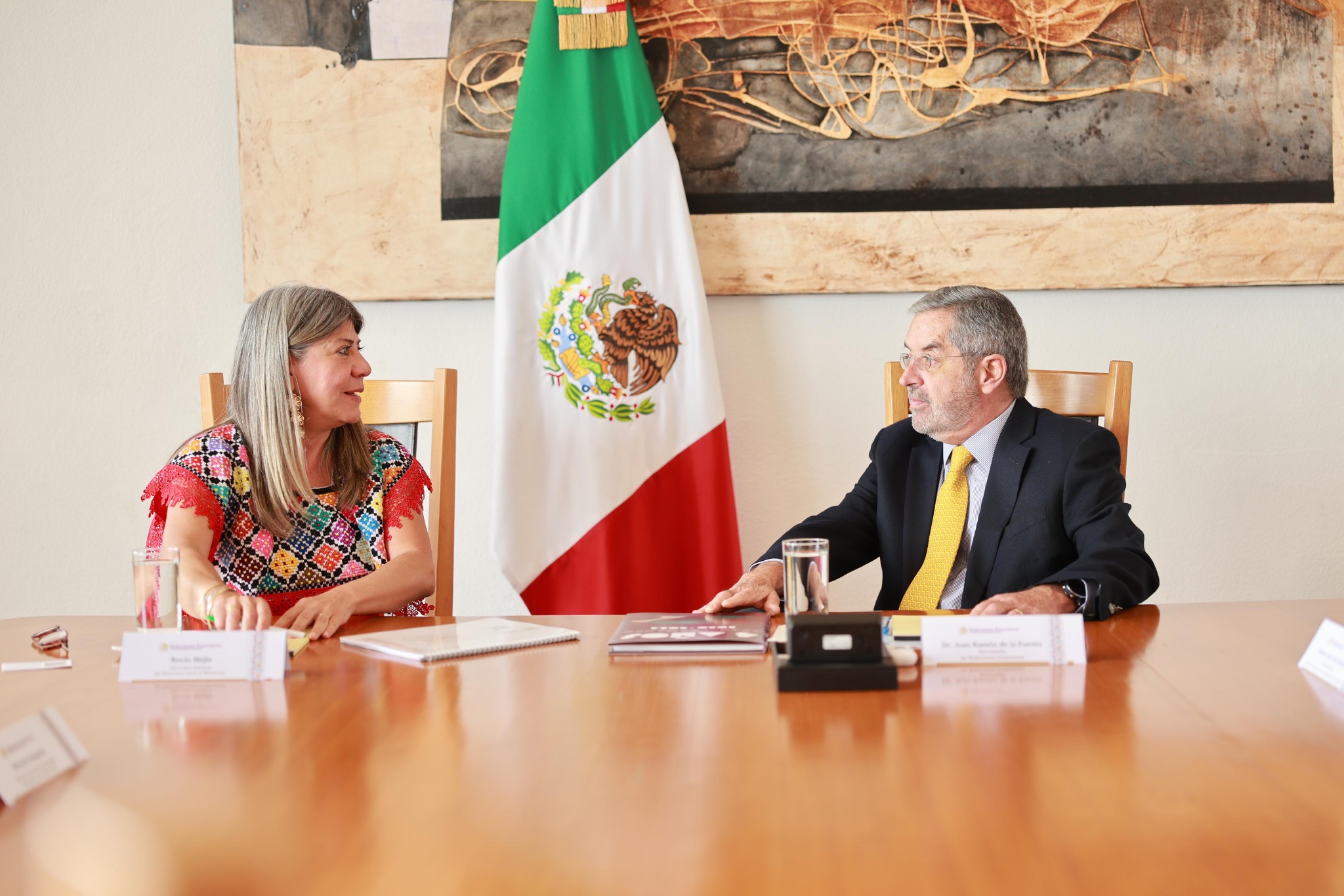 Canciller De la Fuente se reúne con titular de Finabien; abordan remesas