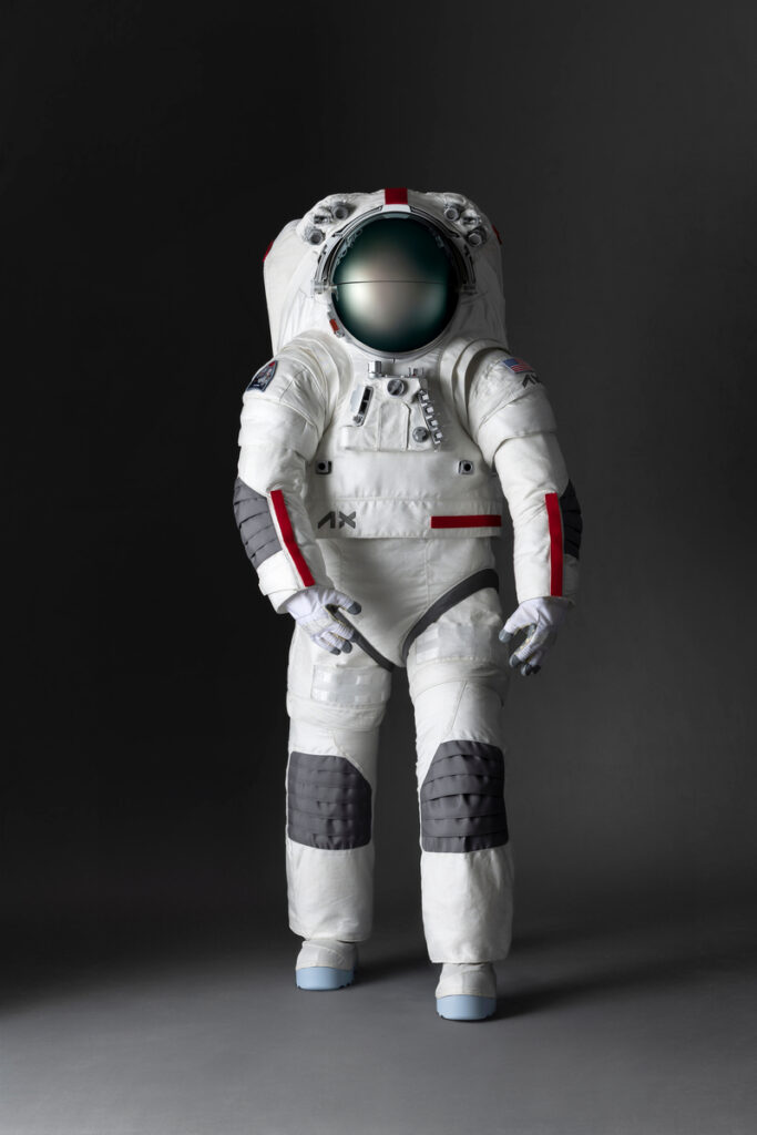 Prada viste "más cómodamente" a los astronautas de la NASA que regresarán a la luna - trajes-prada-astronautas-nasa-artemis-iii-2-683x1024
