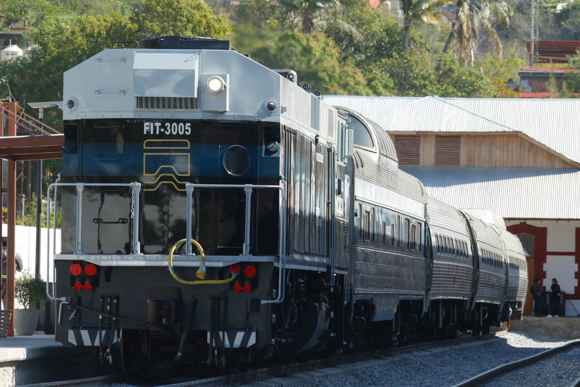 Sheinbaum promete 3 mil kilómetros de trenes de pasajeros tras reforma
