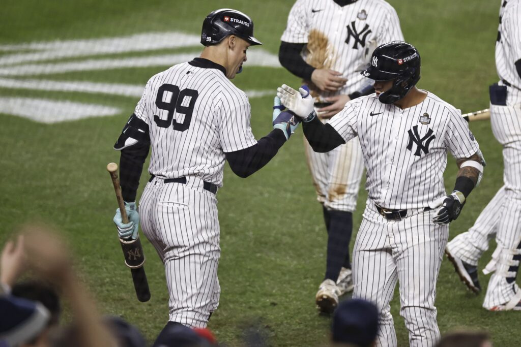 Volpe y Torres mantienen con vida a los Yankees en la Serie Mundial - volpe-y-torres-mantienen-con-vida-a-los-yankees-en-la-serie-mundial-1024x683