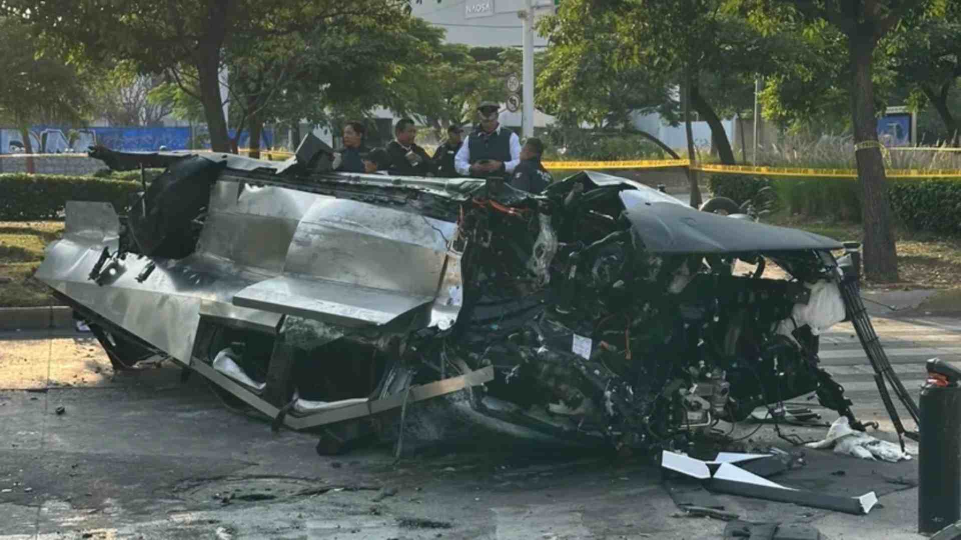 #VIDEO Accidente de Tesla Cybertruck deja cuatro heridos en Guadalajara #VIDEO Accidente de Tesla Cybertruck deja cuatro heridos en Guadalajara
