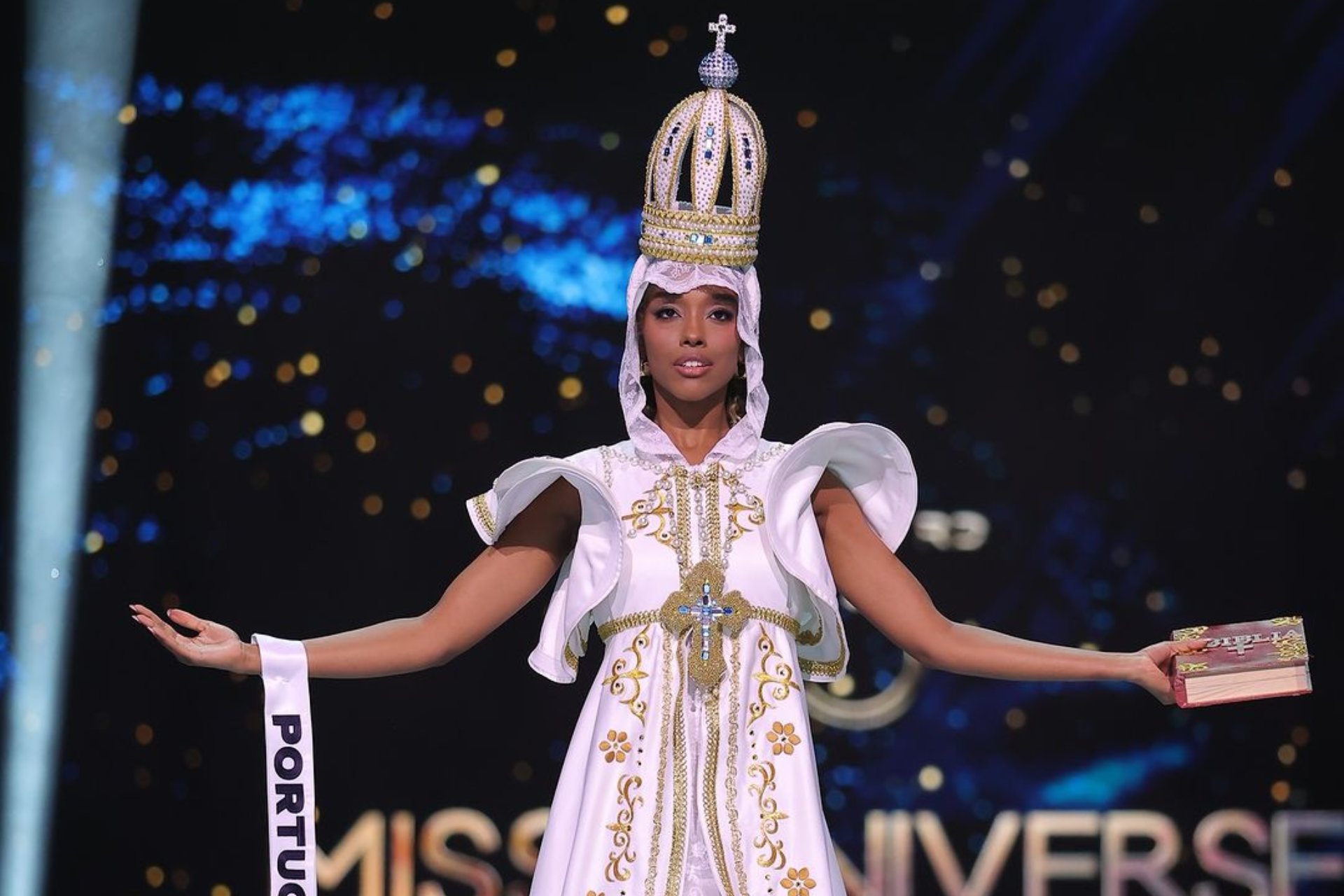 Miss Portugal desata polémica en su país por vestido inspirado en la Virgen de Fátima