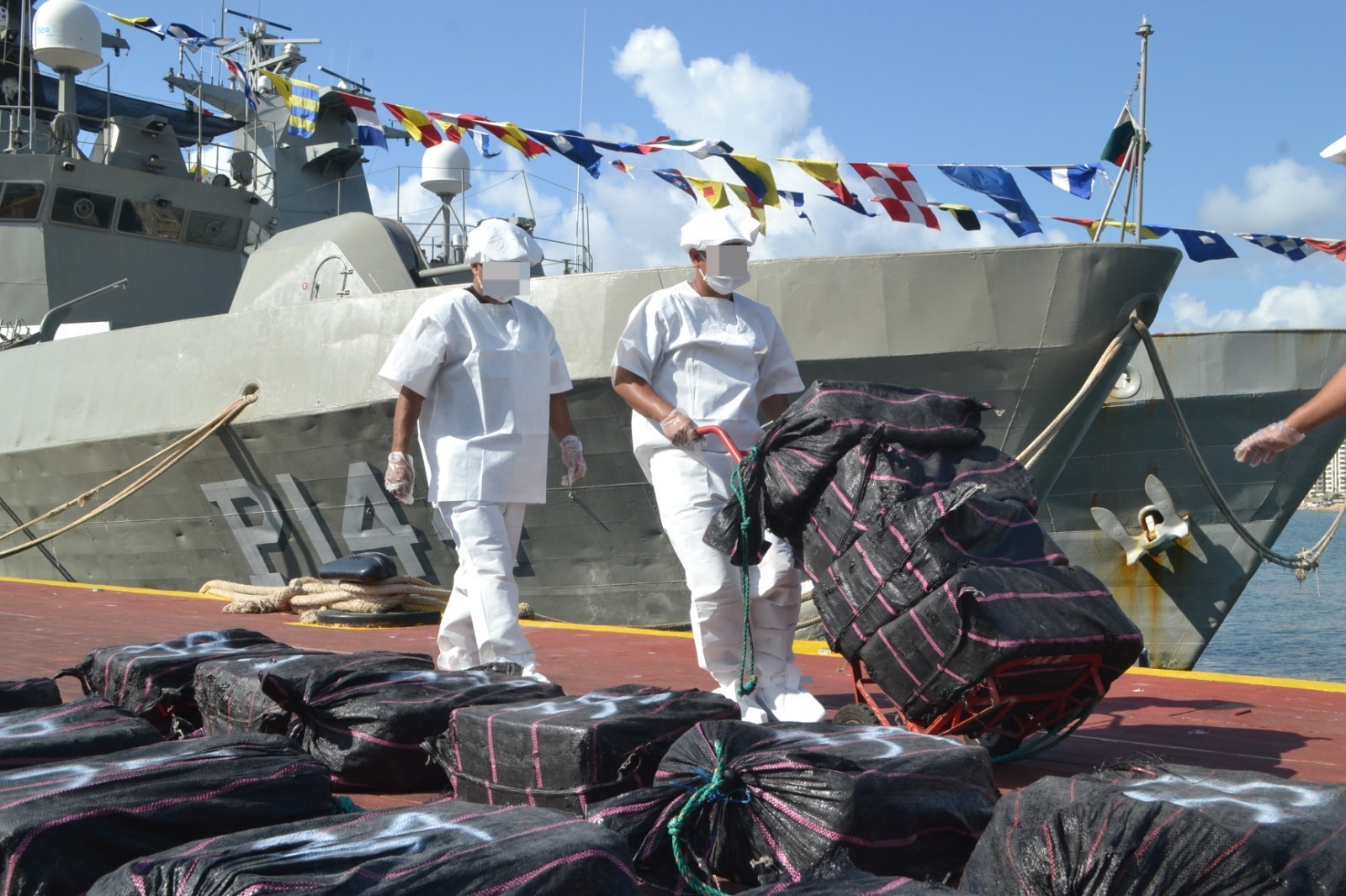 Aseguran más de tres toneladas de cocaína al sureste de Acapulco, Guerrero Aseguran más de tres toneladas de cocaína al sureste de Acapulco, Guerrero