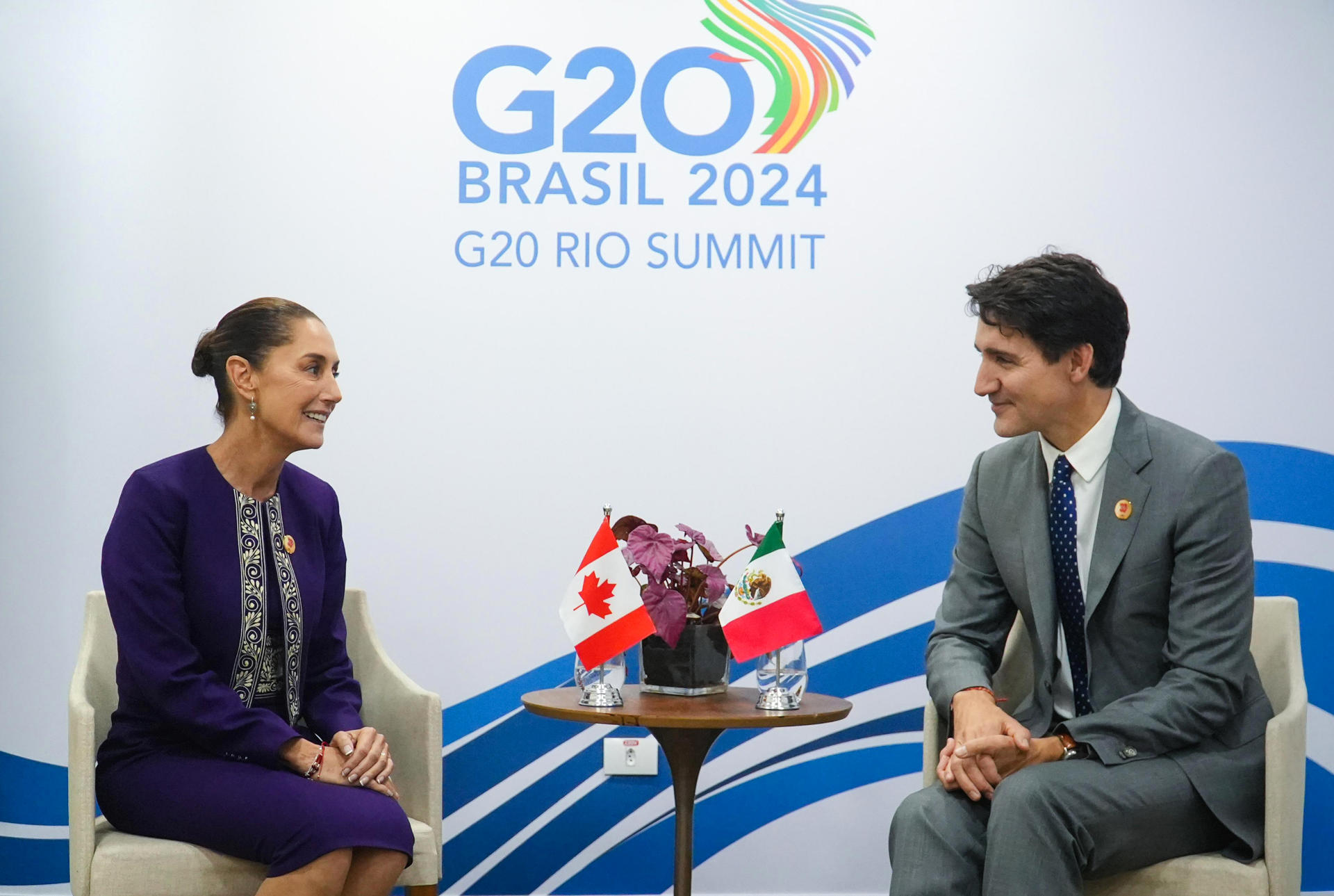 Sheinbaum y Trudeau destacan éxito del T-MEC en reunión bilateral durante el G20