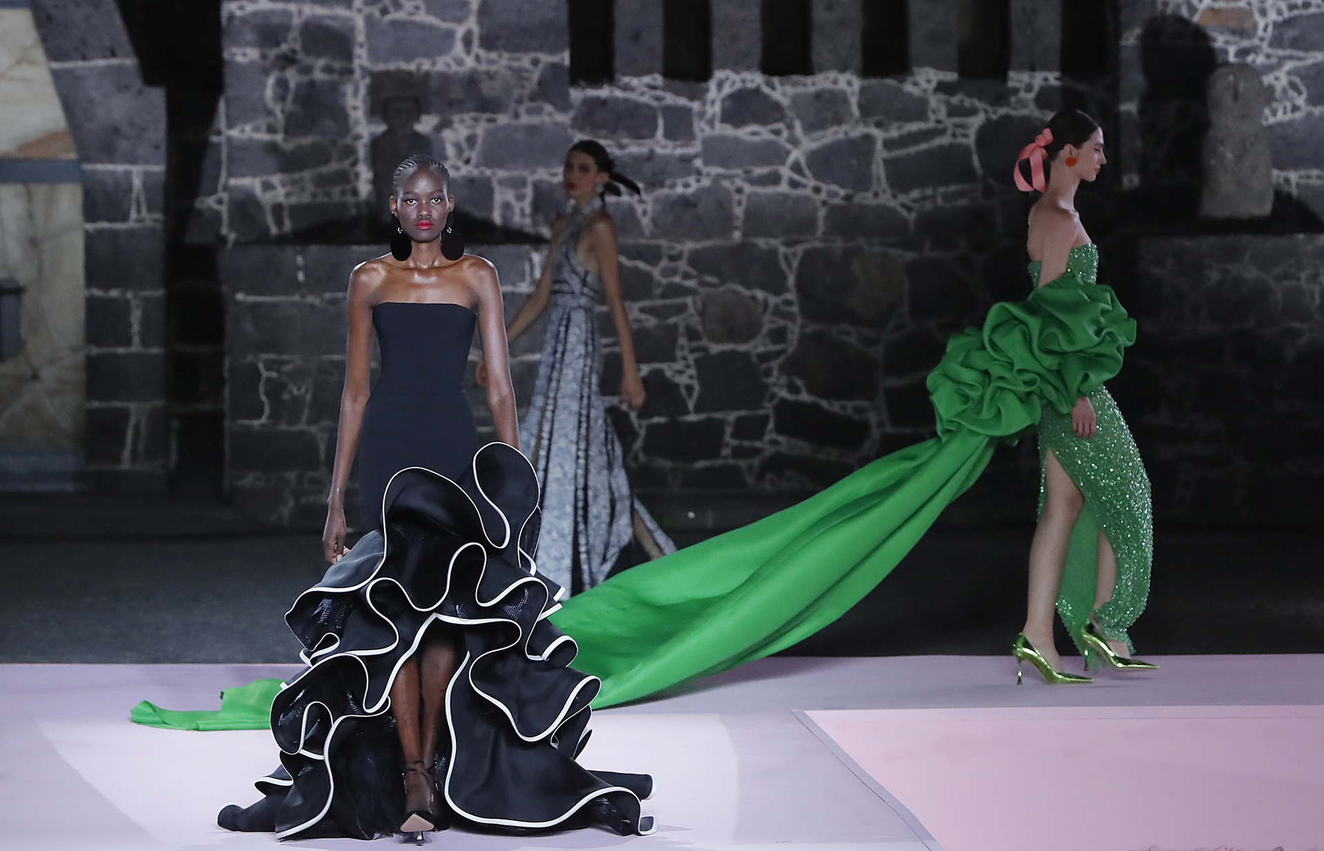 Carolina Herrera presenta una “carta de amor a México” en su nueva colección Carolina Herrera presenta una “carta de amor a México” en su nueva colección