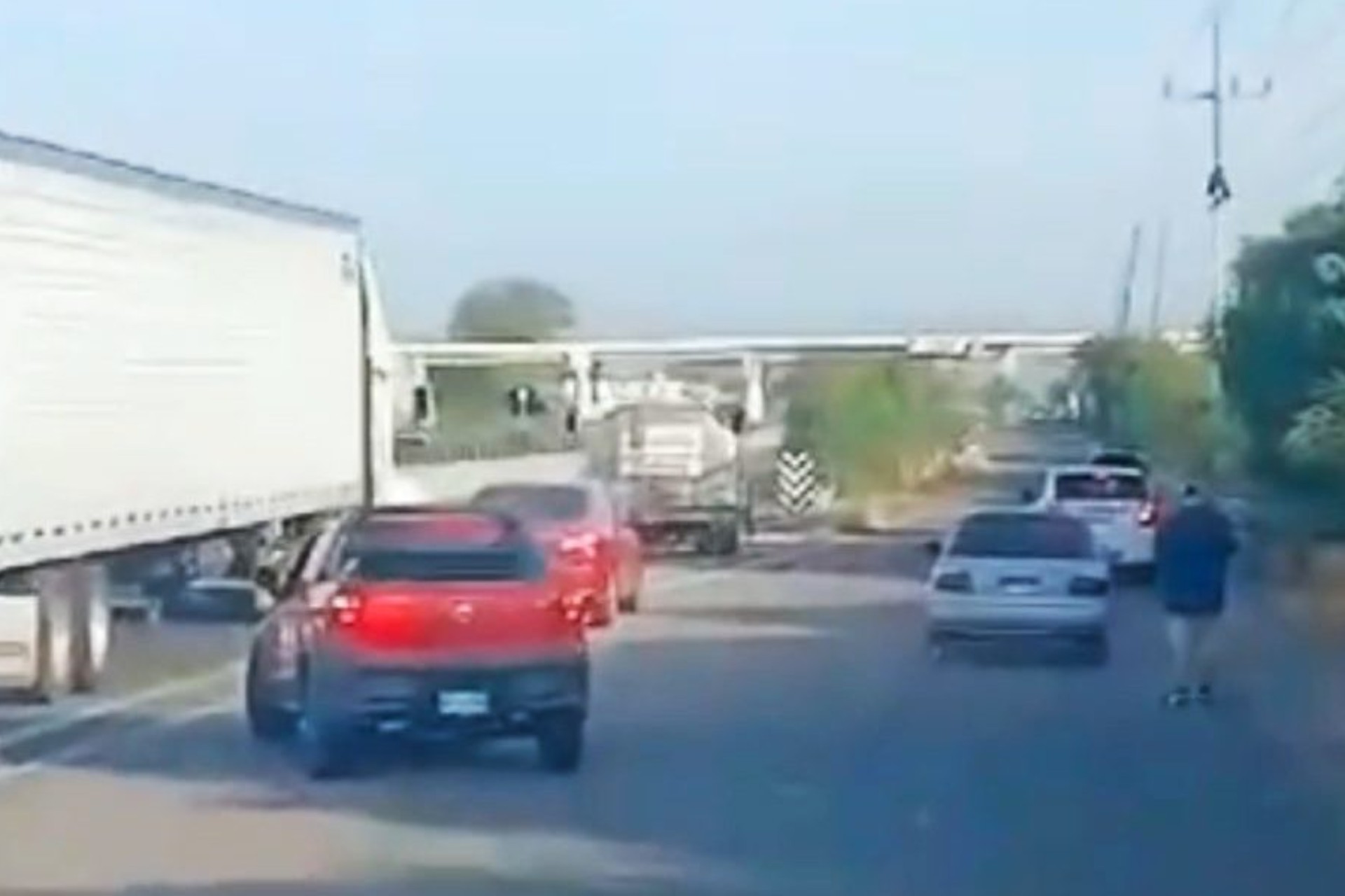 #Video Balacera paraliza el tráfico en carretera de Culiacán, Sinaloa