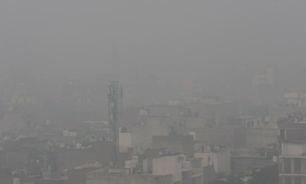 Nueva Delhi se asfixia en el día más contaminado de la temporada - contaminacion-del-aire-en-nueva-delhi-1024x616