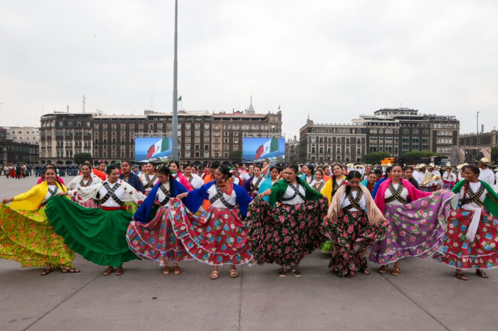 #Galería Sheinbaum encabeza el desfile por el 114 aniversario de la Revolución Mexicana - desfile-114-aniv-revolucion-mexicana-3-1024x682