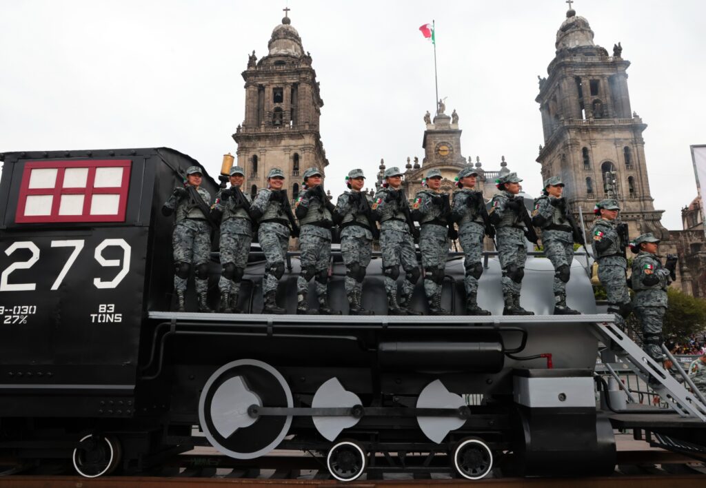 #Galería Sheinbaum encabeza el desfile por el 114 aniversario de la Revolución Mexicana - desfile-114-aniv-revolucion-mexicana-4-1024x708