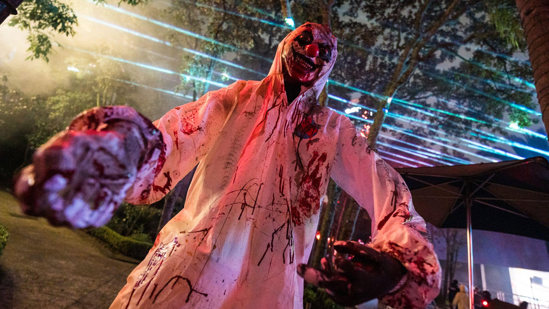 Identifican a empleado de Six Flags que atacó a jóvenes durante ‘Festival del Terror’ Identifican a empleado de Six Flags que atacó a jóvenes durante ‘Festival del Terror’