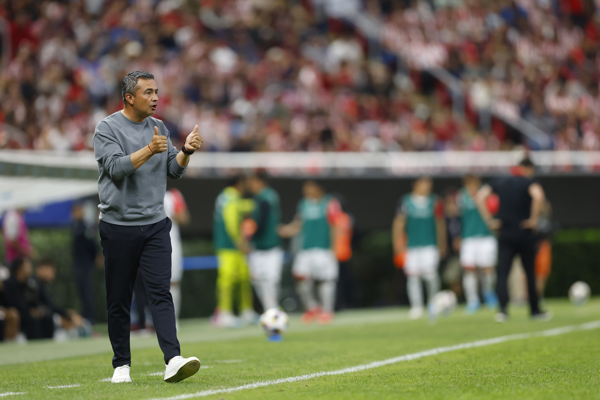 Guadalajara destituye a su entrenador Arturo Ortega