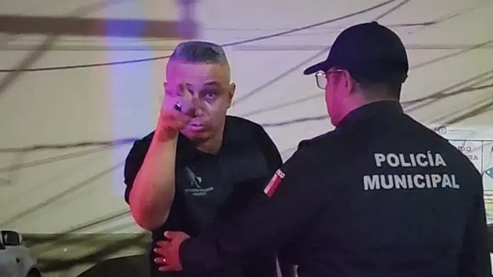 #Video Jefe policial de Cancún amenaza ebrio a reportero; ya fue destituido #Video Jefe policial de Cancún amenaza ebrio a reportero; ya fue destituido