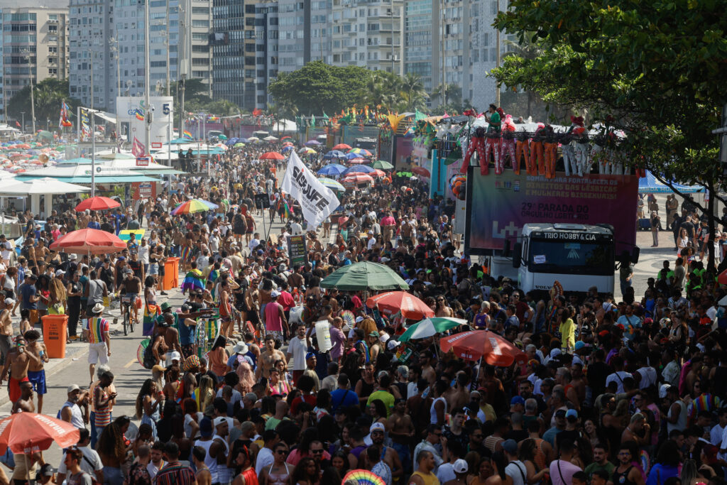 Miles marchan en el 'Desfile del Orgullo' de Río de Janeiro - miles-marchan-en-el-desfile-del-orgullo-de-rio-de-janeiro-2-1024x683