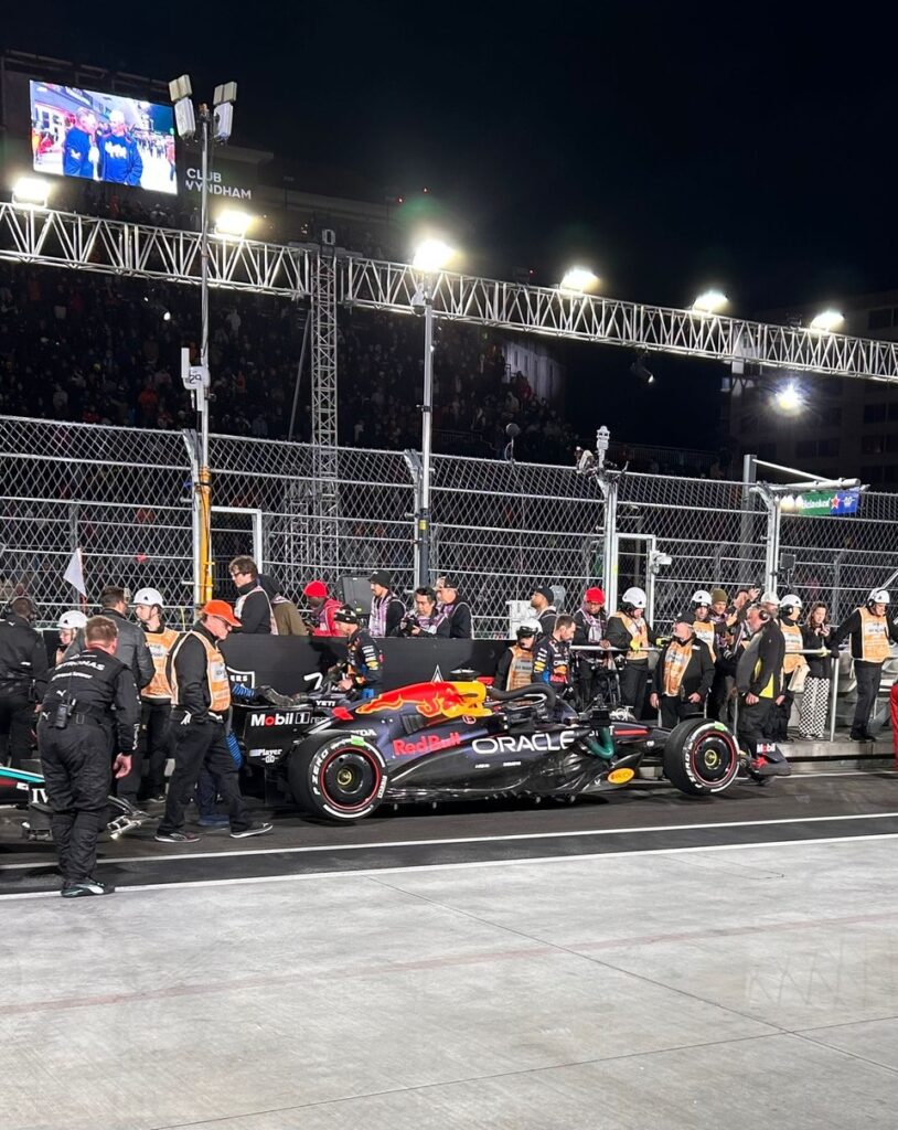Reflejos del Gran Premio de Las Vegas 2024 - photo-2024-11-24-02-16-27-4-814x1024