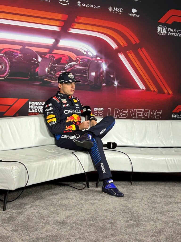 Reflejos del Gran Premio de Las Vegas 2024 - photo-2024-11-24-02-35-10-1-768x1024