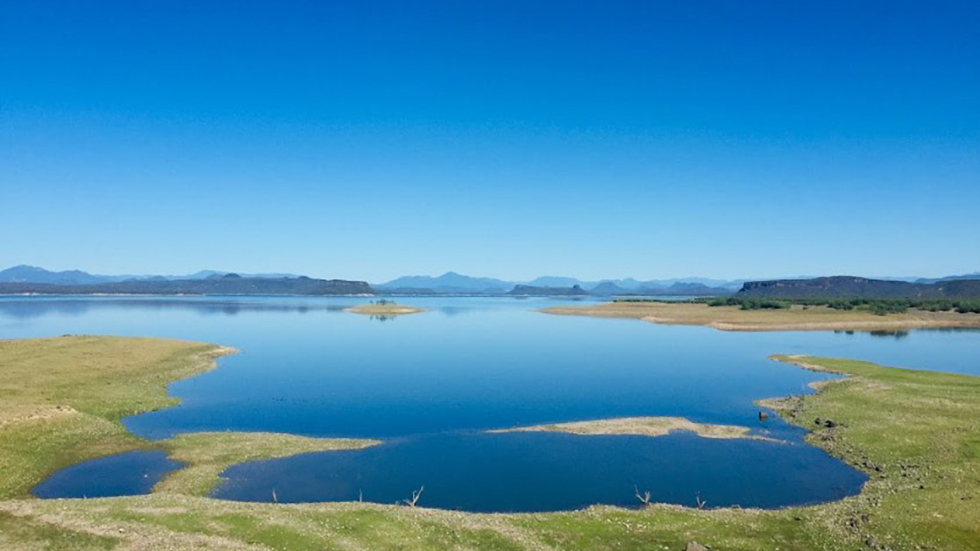 Descenso en nivel de agua en presa de Sinaloa revela restos humanos Descenso en nivel de agua en presa de Sinaloa revela restos humanos