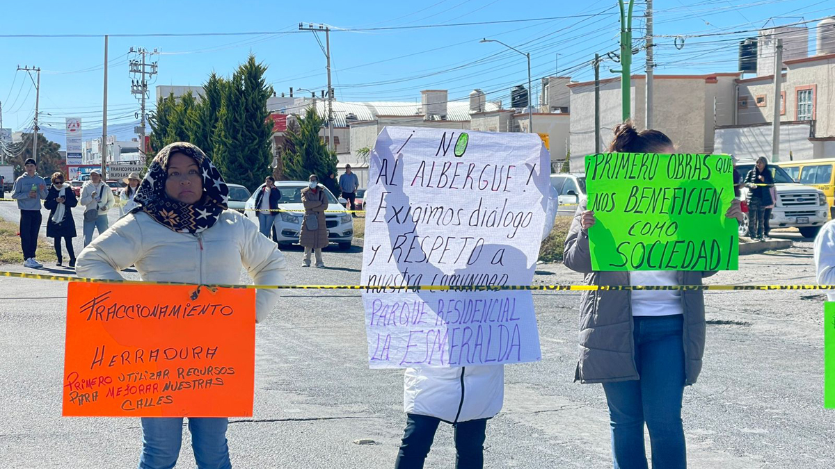 Vecinos de Pachuca se oponen con bloqueo a construcción de albergue migrante