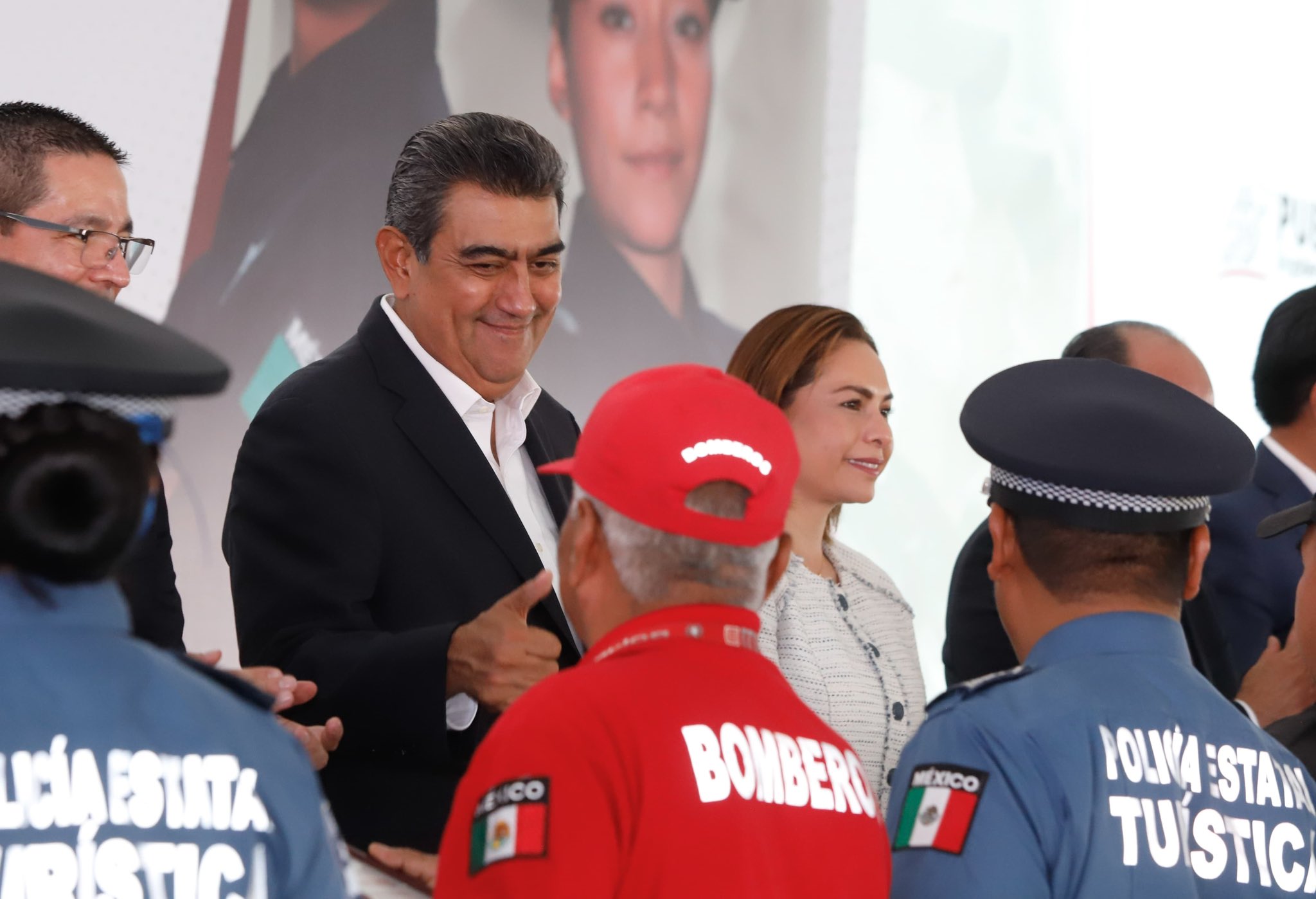 Hospitalizan al gobernador de Puebla por fiebre Hospitalizan al gobernador de Puebla por fiebre