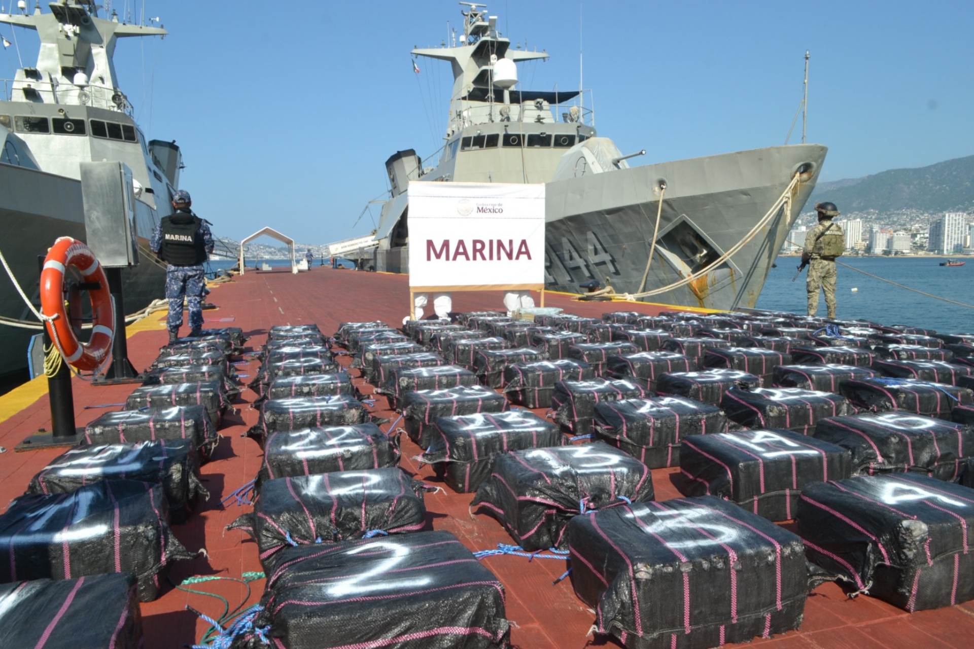 Semar asegura 3 mil 600 kilos de cocaína en costas de Guerrero Semar asegura 3 mil 600 kilos de cocaína en costas de Guerrero