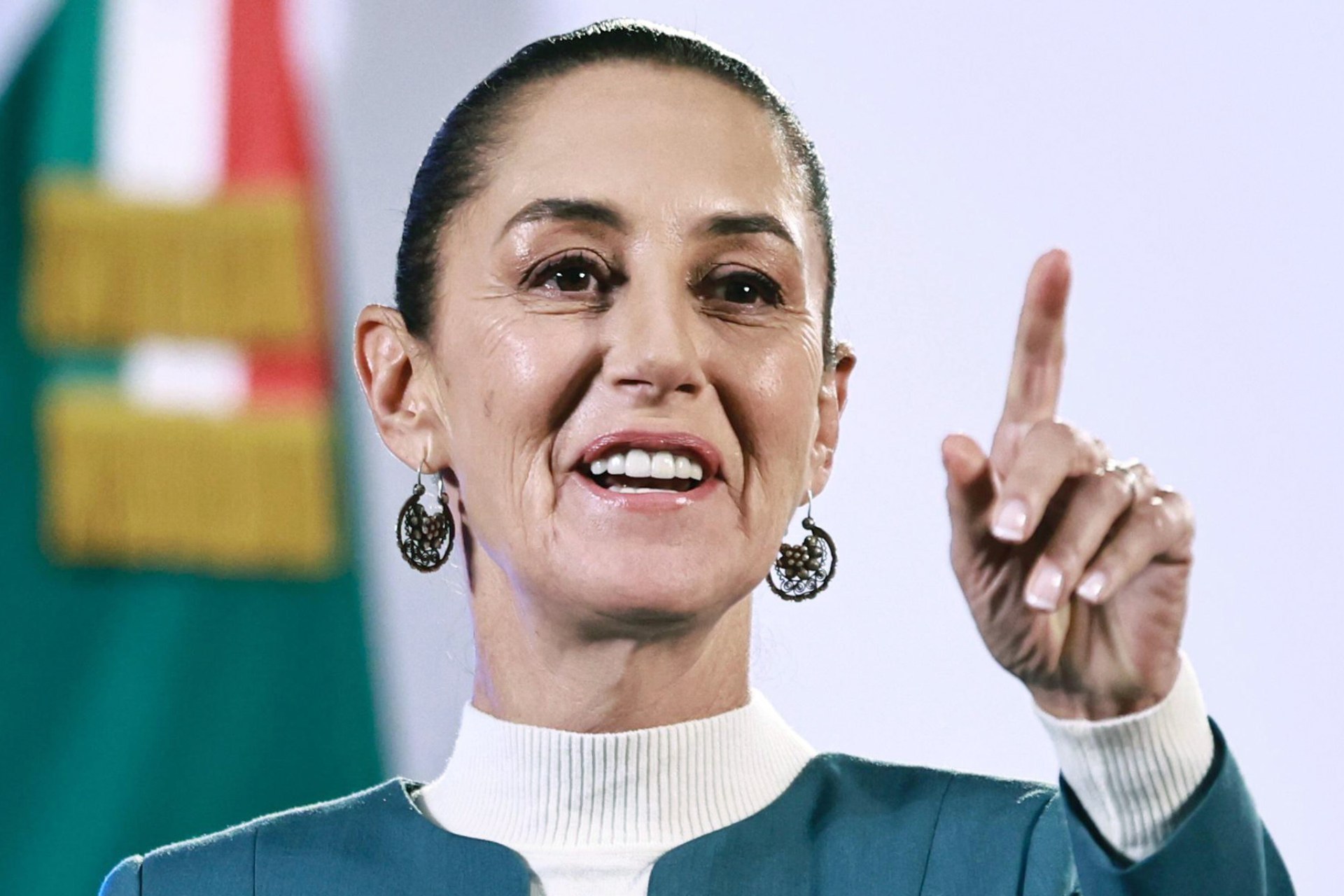 Sheinbaum anuncia que salarios de funcionarios de alto nivel no tendrá aumentos