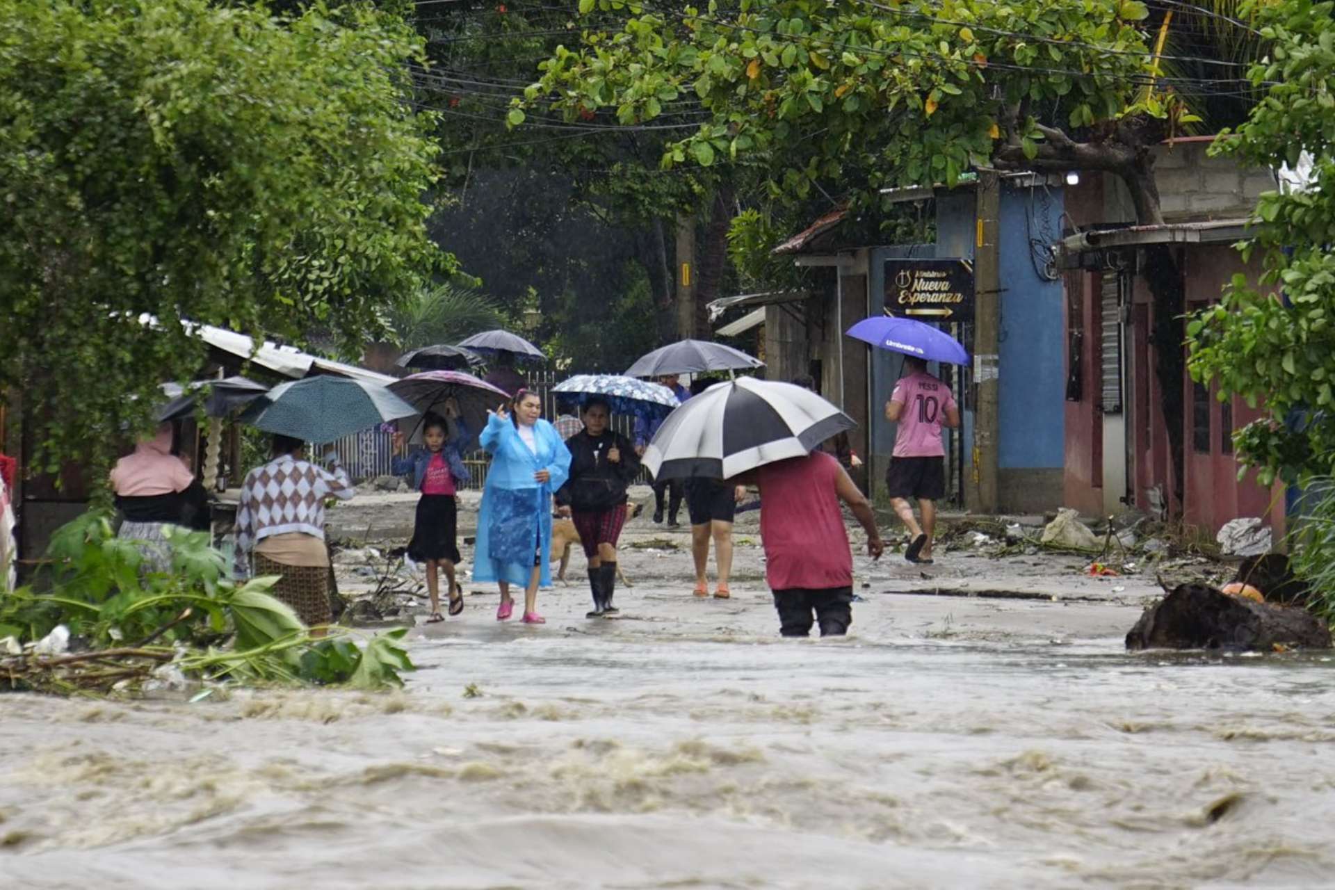 Un muerto y más de 47.000 personas afectadas por la tormenta tropical “Sara” en Honduras Un muerto y más de 47.000 personas afectadas por la tormenta tropical “Sara” en Honduras