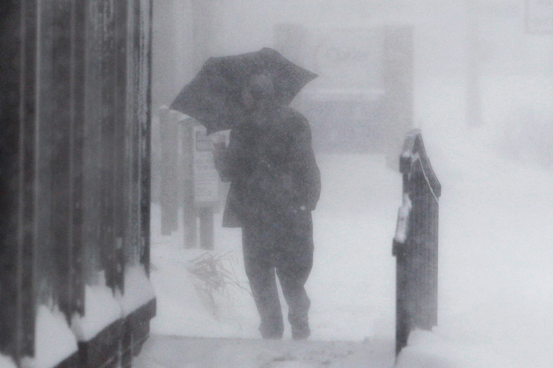 Tormentas de nieve en los Grandes Lagos tienen en alerta a millones de estadounidenses