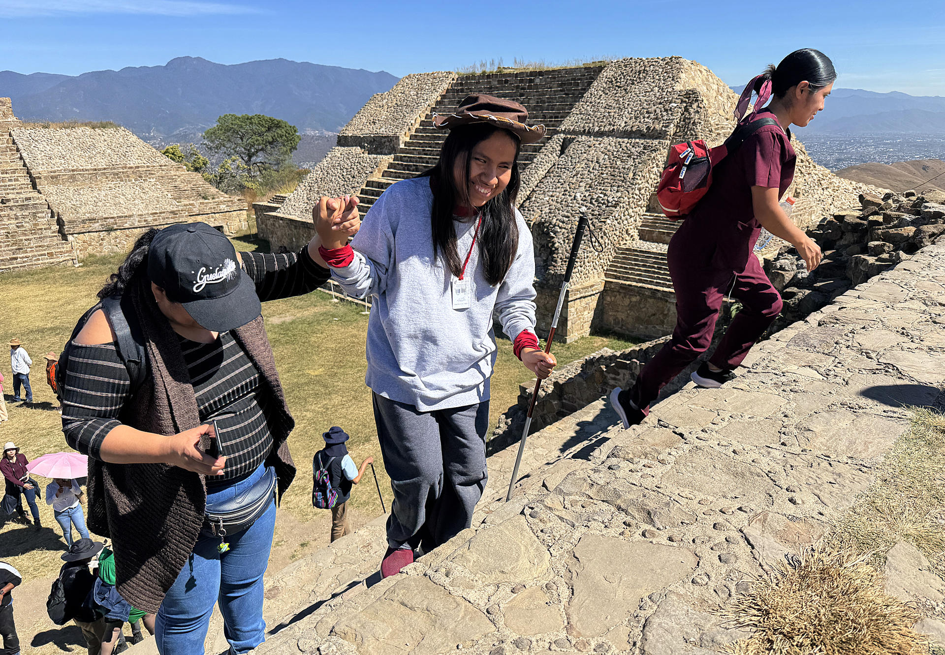 Monte Albán se adapta a las personas con discapacidad