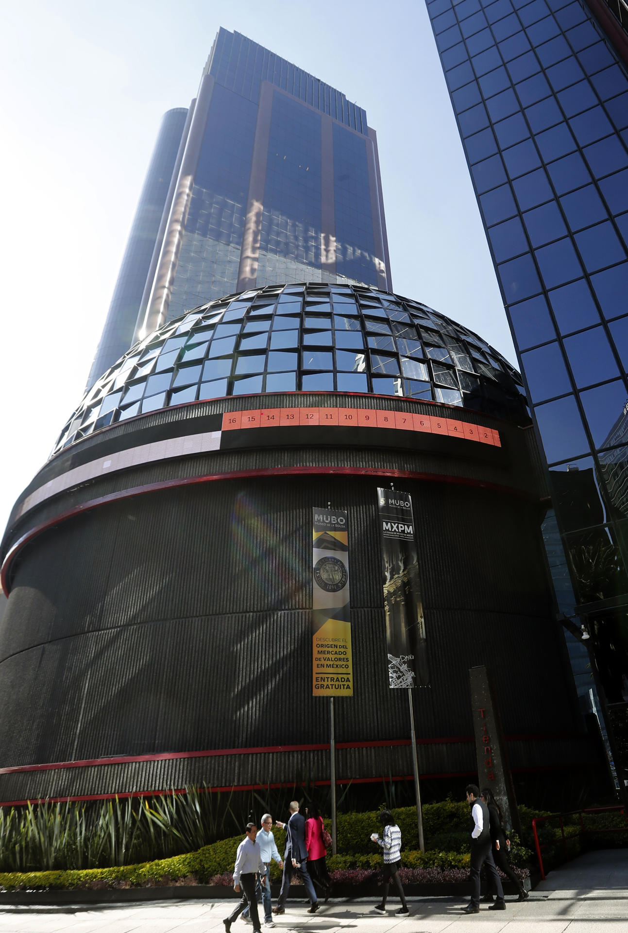 La Bolsa Mexicana acumula ganancia semanal del 0.53% y liga dos semanas a la alza